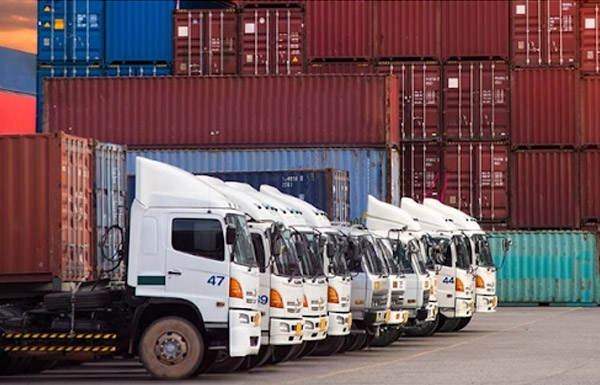 Giải đáp thắc mắc khi nào doanh nghiệp nên mua nguyên xe tải chở hàng
