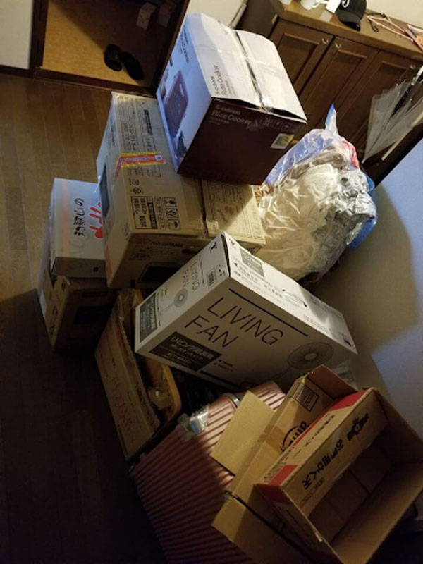 Đa dạng các mặt hàng được gửi từ quốc tế về Việt Nam