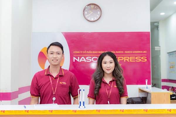 Nhân viên Nasco tiếp nhận thông tin của khách hàng