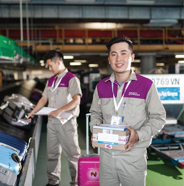 Hàng hóa gọn nhẹ, cần gấp nên gửi chuyển phát nhanh thông thường